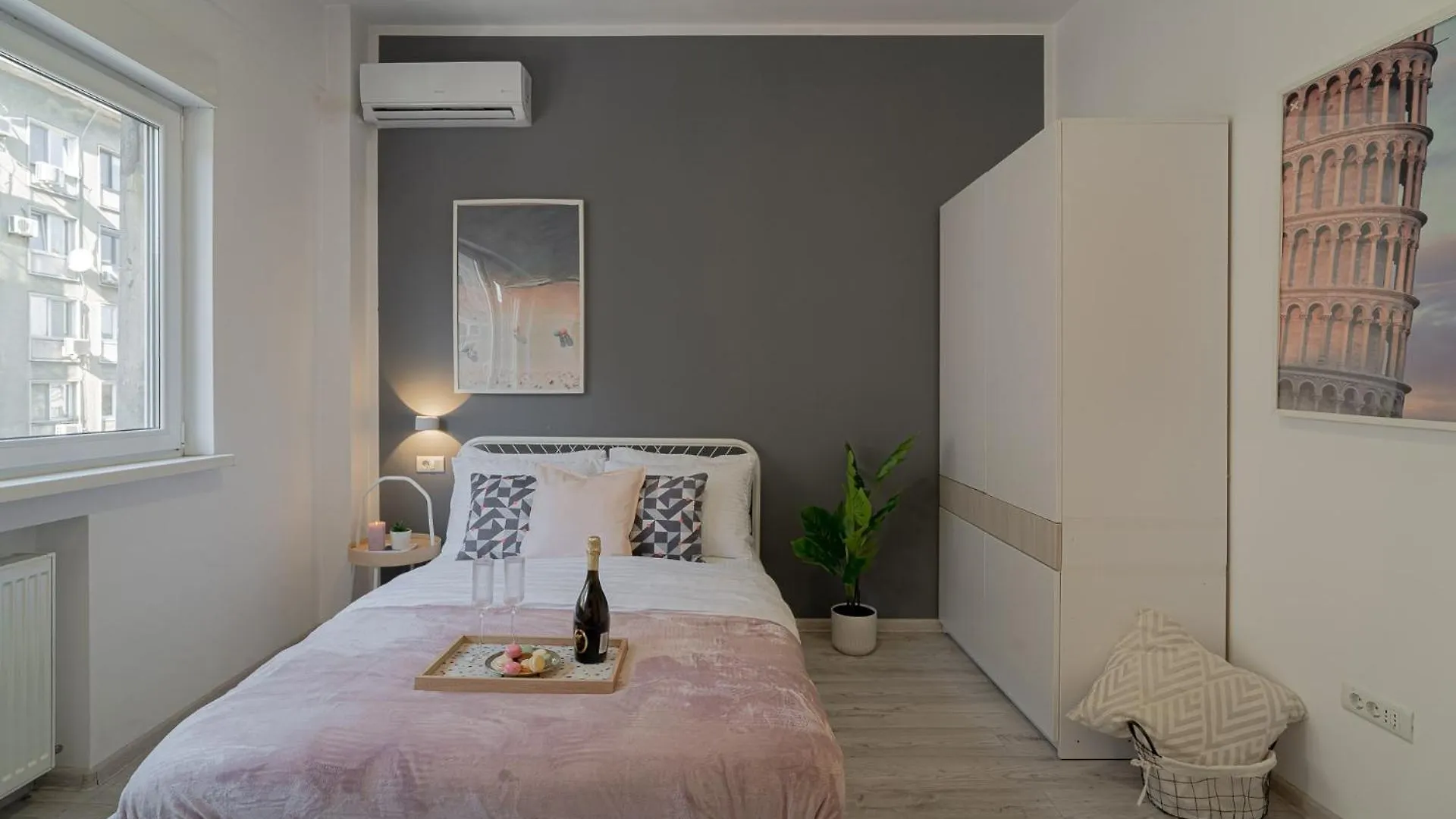 Stylish 2Br By Cismigiu Park And Piata Universitatii Bucharest 0*,  Romania