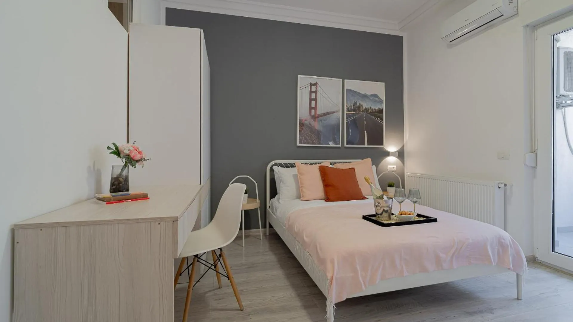 Apartment Stylish 2Br By Cismigiu Park And Piata Universitatii Bucharest Romania