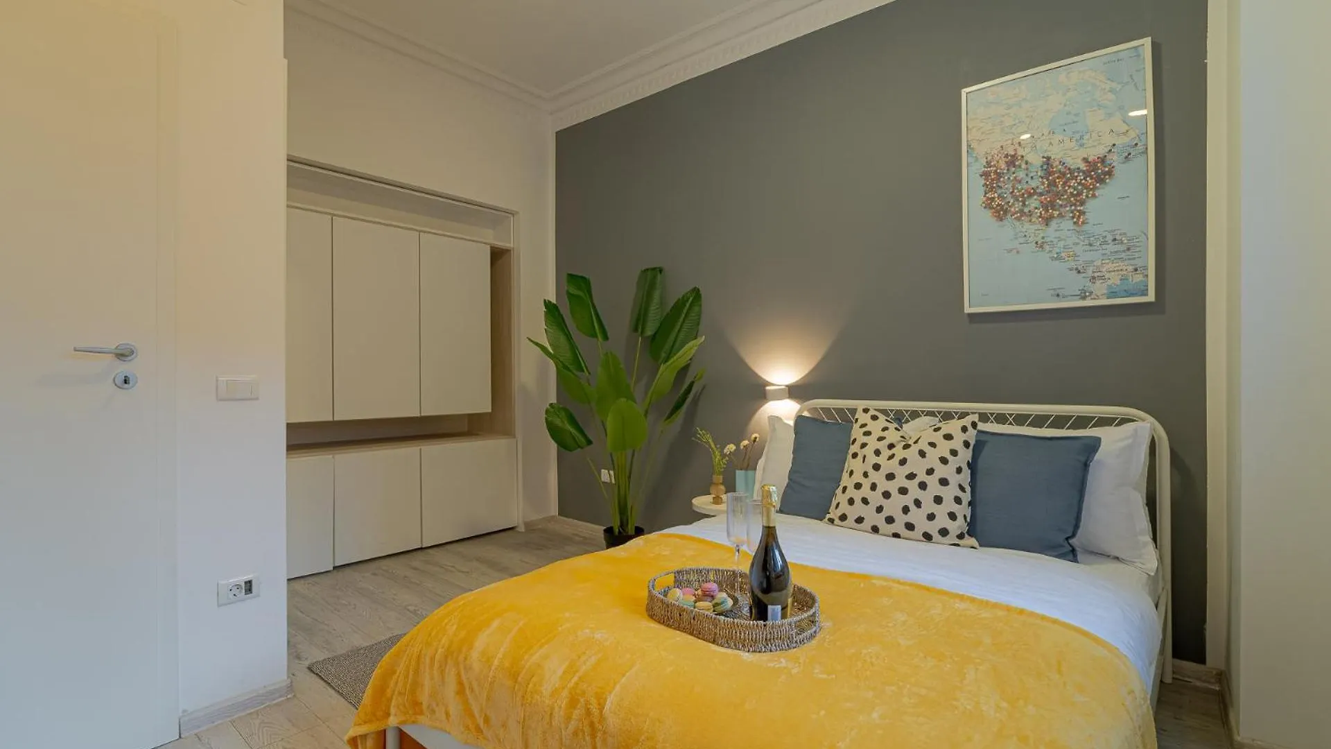 Apartment Stylish 2Br By Cismigiu Park And Piata Universitatii Bucharest