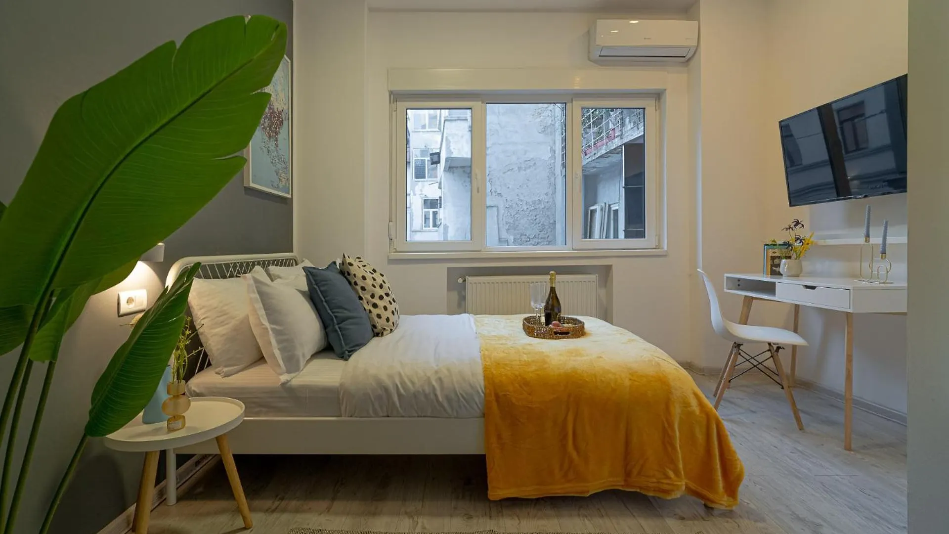 Stylish 2Br By Cismigiu Park And Piata Universitatii Bucharest Apartment
