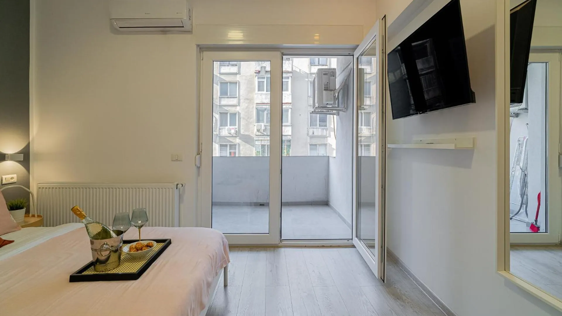 Stylish 2Br By Cismigiu Park And Piata Universitatii Bucharest 0*,  Romania