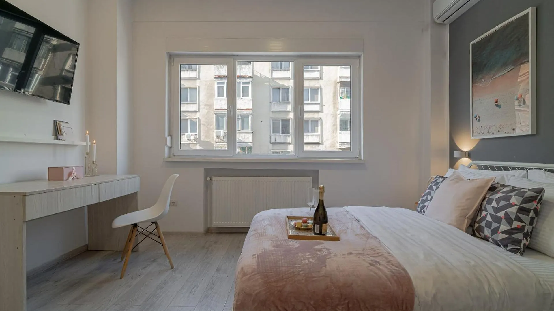 Apartment Stylish 2Br By Cismigiu Park And Piata Universitatii Bucharest