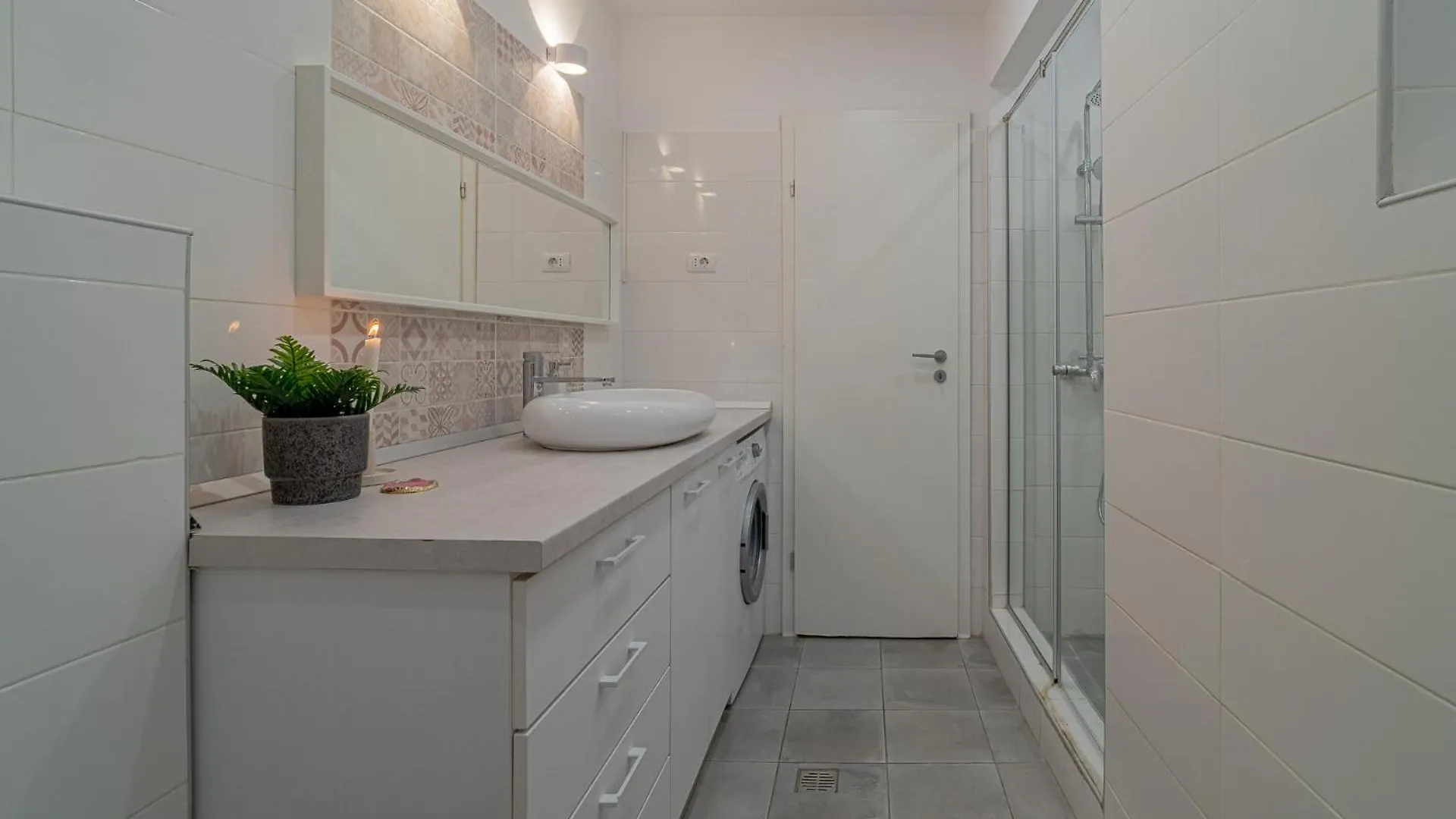 Apartment Stylish 2Br By Cismigiu Park And Piata Universitatii Bucharest Romania